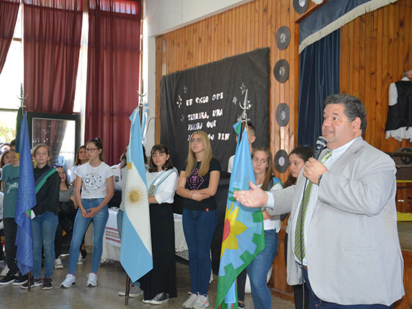 El intendente Jorge Nedela participó del Acto Oficial de cierre de Ciclo Lectivo en la Escuela Secundaria N° 8